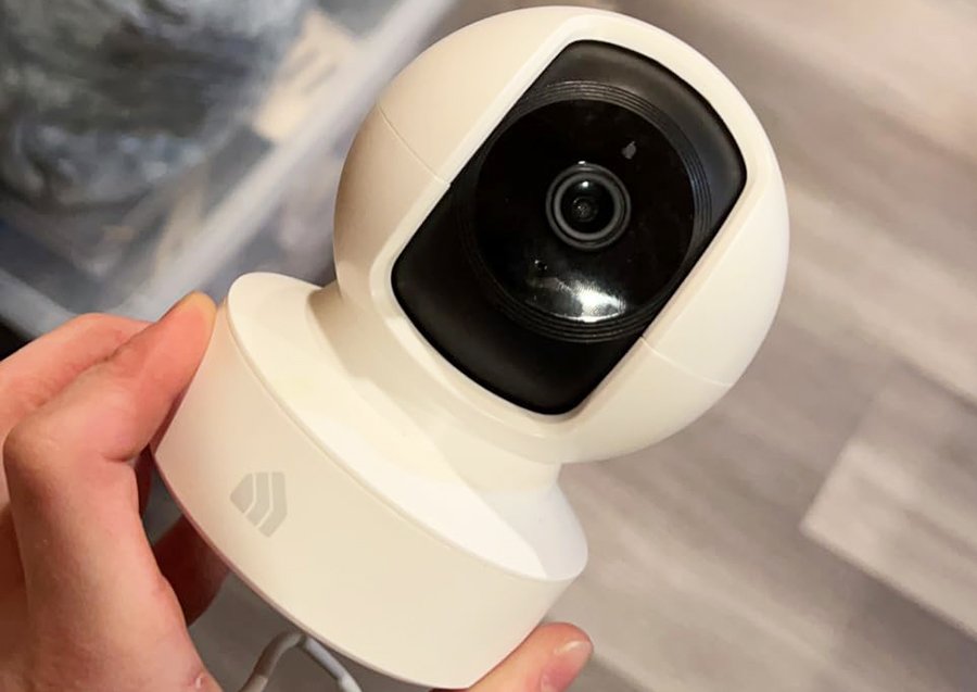 Kasa 2K QHD security camera pan